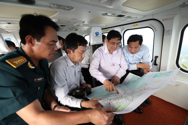 Chùm ảnh: Thủ tướng khảo sát hướng tuyến 2 cao tốc tại ĐBSCL bằng trực thăng - Ảnh 2.