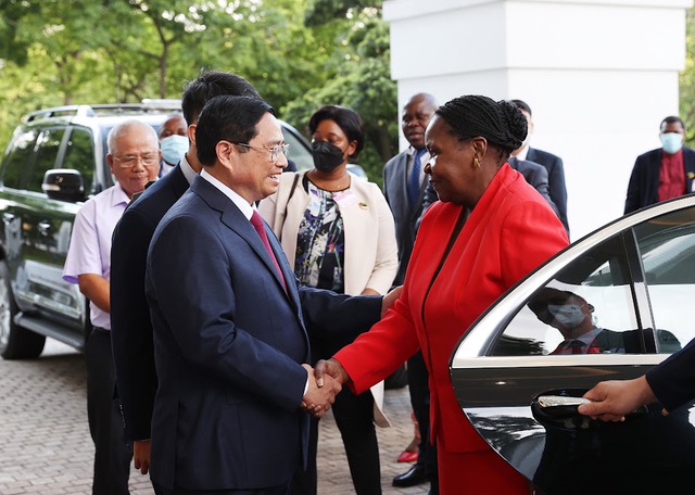 Thủ tướng Phạm Minh Chính hội kiến Chủ tịch Quốc hội Mozambique - Ảnh 1.