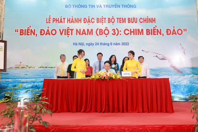 Phát hành đặc biệt bộ tem ‘Biển, đảo Việt Nam: Chim biển, đảo’ - Ảnh 2.