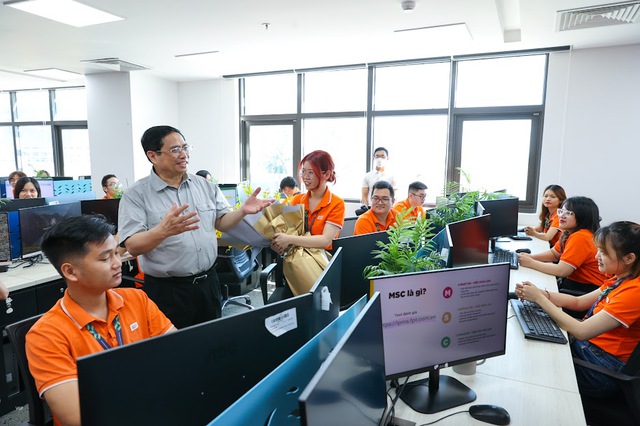 Thủ tướng khảo sát một số nhà máy, dự án công nghệ tại Đà Nẵng - Ảnh 4.