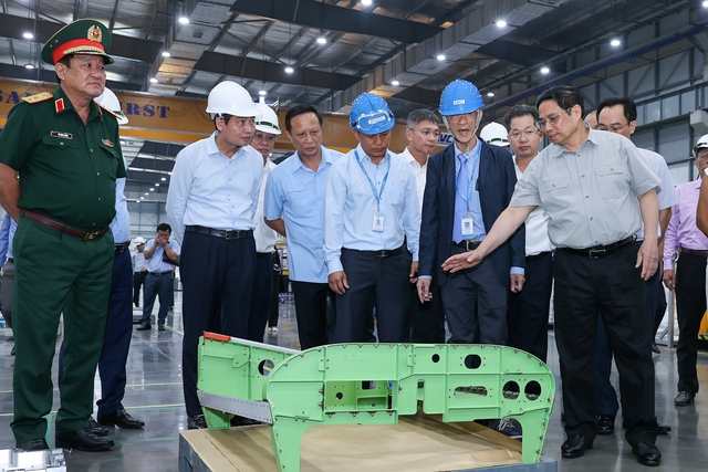 Thủ tướng khảo sát một số nhà máy, dự án công nghệ cao tại Đà Nẵng - Ảnh 8.