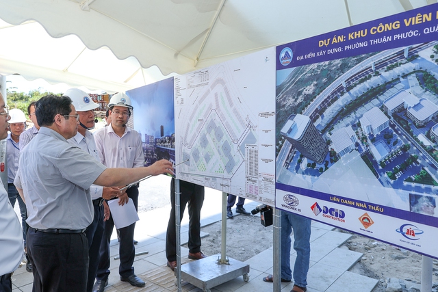 Thủ tướng khảo sát một số nhà máy, dự án công nghệ cao tại Đà Nẵng - Ảnh 13.