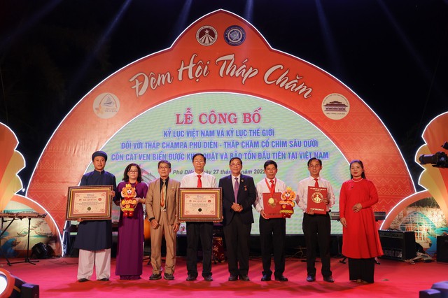Tháp Chăm Phú Diên xác lập kỷ lục Việt Nam và thế giới - Ảnh 1.