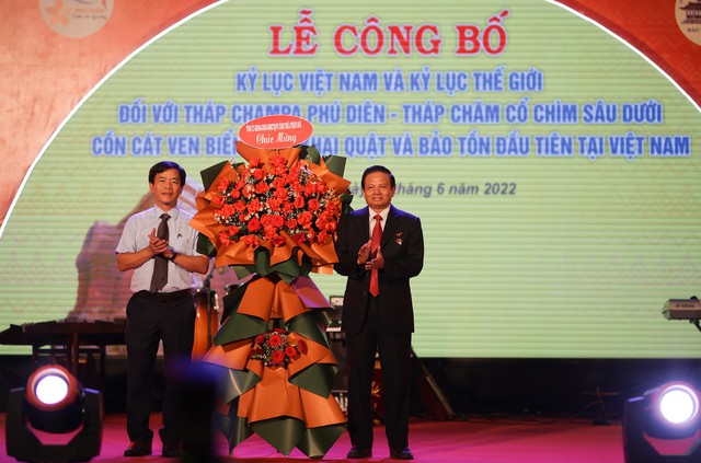 Tháp Chăm Phú Diên xác lập kỷ lục Việt Nam và thế giới - Ảnh 2.