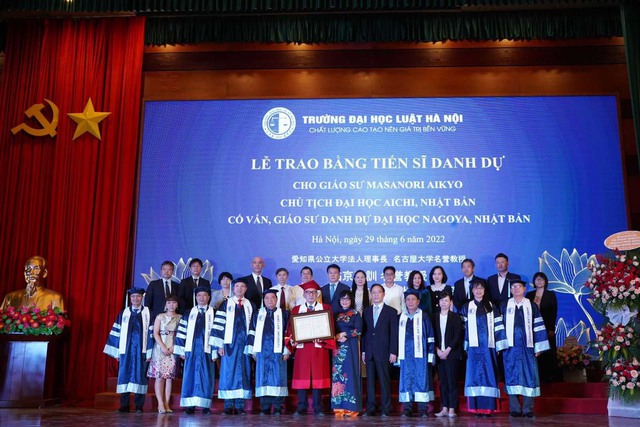 Đại học Luật Hà Nội trao bằng Tiến sĩ danh dự cho GS. Masanori Aikyo   - Ảnh 2.