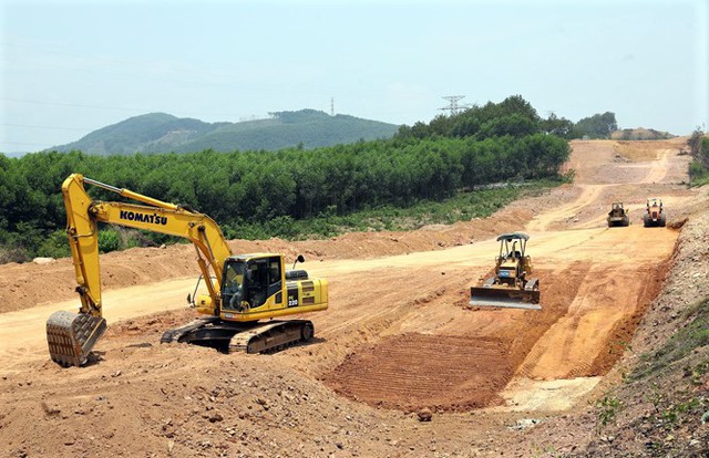 Xem xét thủ tục cấp phép khai thác mỏ làm vật liệu xây dựng đường cao tốc - Ảnh 1.