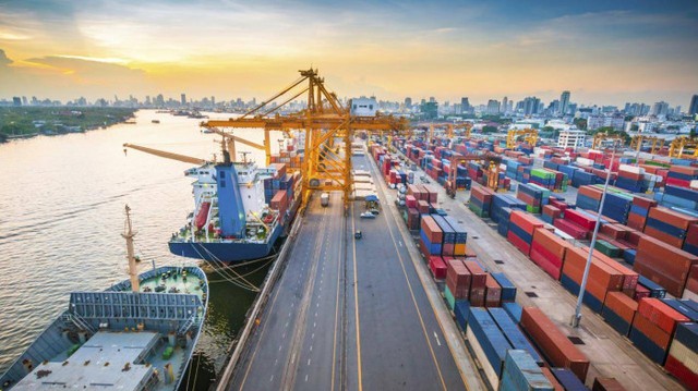 UBND TPHCM xem xét điều chỉnh phí hạ tầng cảng biển trong tháng 7/2022 - Ảnh 1.