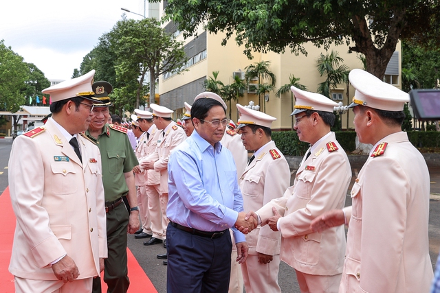 Thủ tướng thăm lực lượng vũ trang tỉnh Đắk Lắk, yêu cầu luôn sẵn sàng chiến đấu ở mức cao nhất - Ảnh 5.
