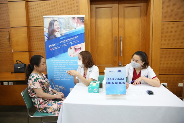 Khám, tư vấn các bệnh về mắt, răng và thẩm mỹ cho cán bộ, người làm báo Cổng TTĐT Chính phủ - Ảnh 6. Khám, tư vấn các bệnh về mắt, răng và thẩm mỹ cho cán bộ, người làm báo Cổng TTĐT Chính phủ - Ảnh 6.