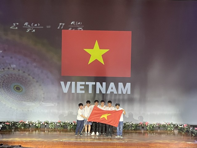 Học sinh Việt Nam xuất sắc giành 6/6 huy chương tại Olympic Toán quốc tế  - Ảnh 1.