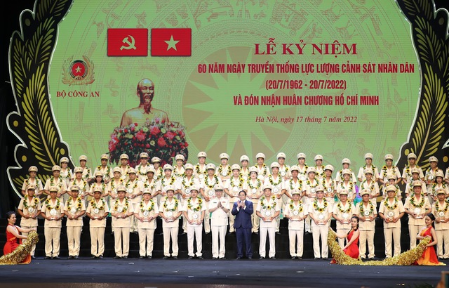 Thủ tướng: Cảnh sát nhân dân Việt Nam viết tiếp những bản anh hùng ca chiến thắng của thời kỳ mới * - Ảnh 4.