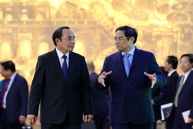 Thủ tướng: Đưa hợp tác kinh tế Việt Nam - Lào phát triển xứng tầm với quan hệ chính trị đặc biệt - Ảnh 2.