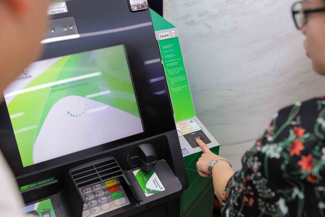 Vietcombank triển khai ứng dụng căn cước công dân gắn chip trong các giao dịch ngân hàng - Ảnh 2.