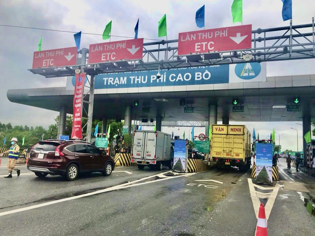 Xe dán thẻ ETC qua trạm thu phí cao tốc Cầu Giẽ- Ninh Bình chỉ mất 6-12 giây - Ảnh 1.
