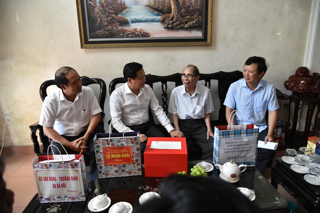 Đồng chí Lê Minh Khái tặng quà, tri ân người có công, gia đình chính sách - Ảnh 7.
