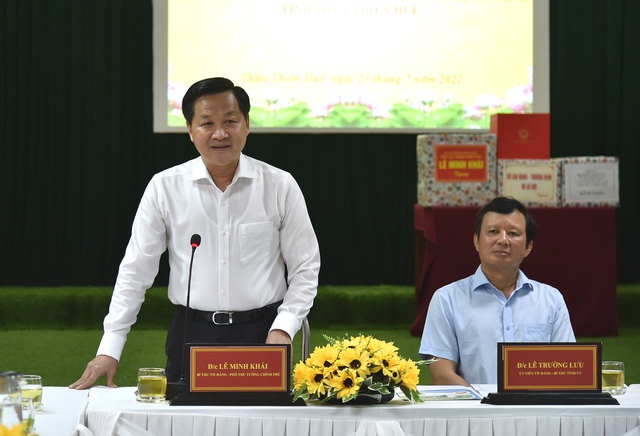Đồng chí Lê Minh Khái tặng quà, tri ân người có công, gia đình chính sách - Ảnh 2.