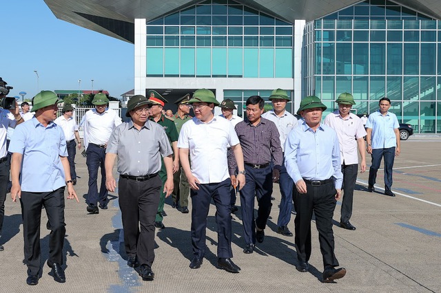 Thủ tướng khảo sát thực địa một số công trình, dự án lớn tại Nghệ An - Ảnh 1.