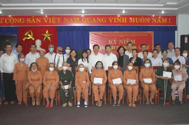 Đồng chí Phạm Bình Minh thăm, tặng quà tri ân người có công với cách mạng trên địa bàn Đà Nẵng - Ảnh 4.