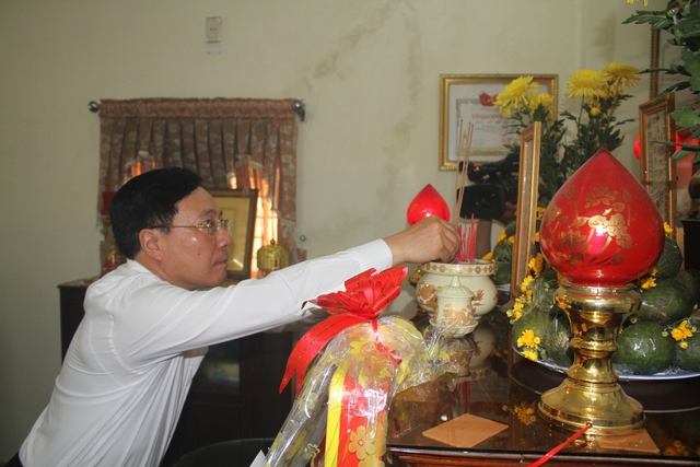 Đồng chí Phạm Bình Minh thăm, tặng quà tri ân người có công với cách mạng trên địa bàn Đà Nẵng - Ảnh 7.