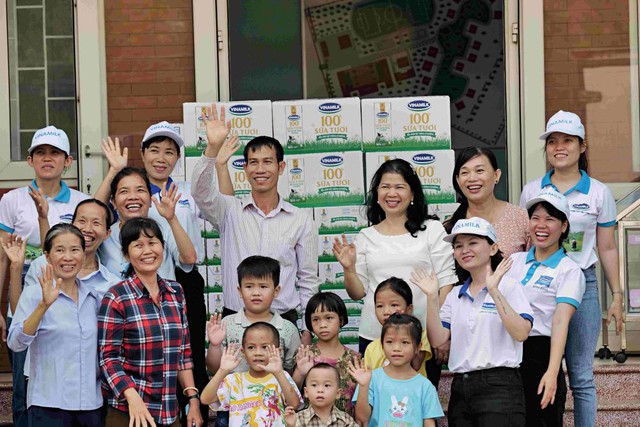 Nhiều hoạt động hướng đến trẻ em do Vinamilk và Quỹ sữa Vươn cao Việt Nam thực hiện - Ảnh 1. Nhiều hoạt động hướng đến trẻ em do Vinamilk và Quỹ sữa Vươn cao Việt Nam thực hiện - Ảnh 1.