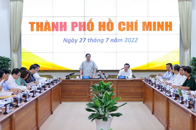 Thủ tướng Phạm Minh Chính làm việc với lãnh đạo Thành phố Hồ Chí Minh về tình hình kinh tế-xã hội tháng 7, 7 tháng đầu năm - Ảnh: VGP/Nhật Bắc
