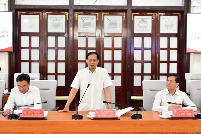 Đoàn công tác Bộ Ngoại giao làm việc với tỉnh Thừa Thiên Huế - Ảnh 1.
