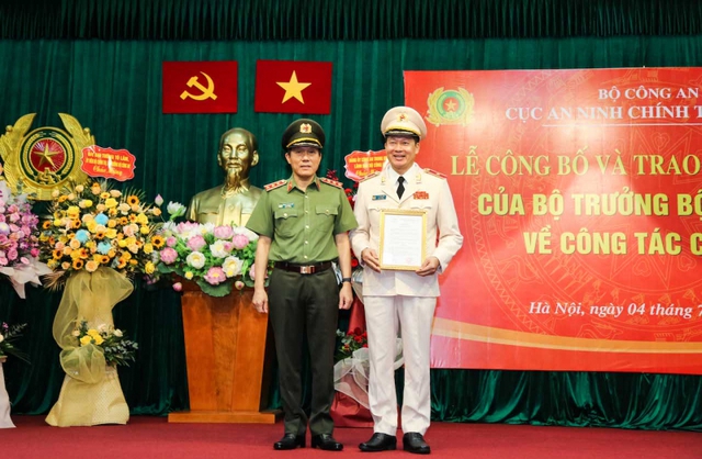 Thiếu tướng Vũ Hồng Văn làm Cục trưởng An ninh chính trị nội bộ - Ảnh 2.