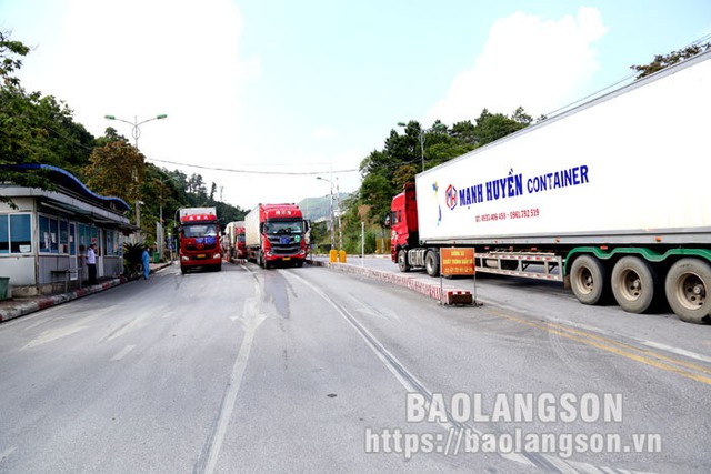 Ba cửa khẩu ở Lạng Sơn thông quan hàng hóa xuất khẩu bình thường - Ảnh 1.