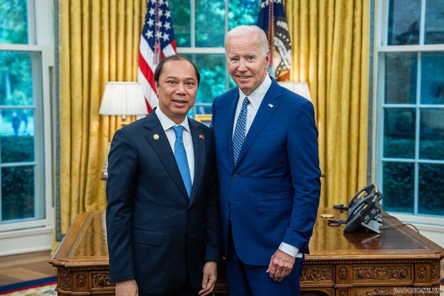 Tổng thống Joe Biden ch&agrave;o mừng Đại sứ Nguyễn Quốc Dũng nhận nhiệm vụ tại Hoa Kỳ - Ảnh 1.