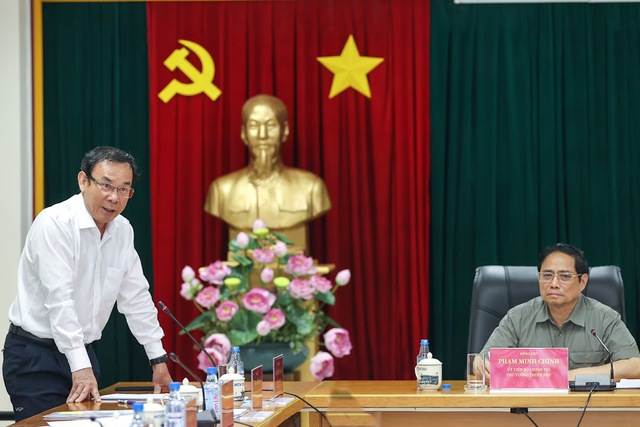Thủ tướng khảo sát thực địa, chỉ đạo giải quyết tình trạng quá tải sân bay Tân Sơn Nhất - Ảnh 5.