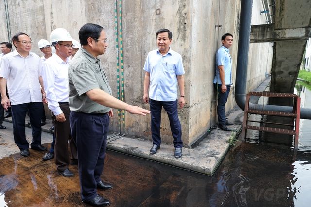 Chùm ảnh: Thủ tướng kiểm tra, khảo sát thực địa dự án Đạm Ninh Bình - Ảnh 2.