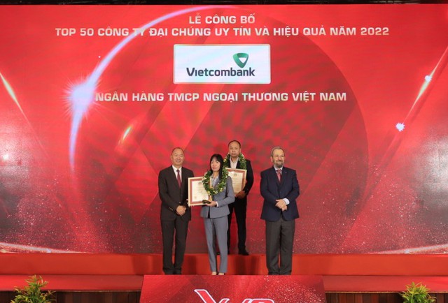 Vietcombank  lần  thứ  7 liên  tiếp  đứng  đầu  bảng xếp  hạng Top 10 ngân hàng thương mại uy tín    - Ảnh 2.