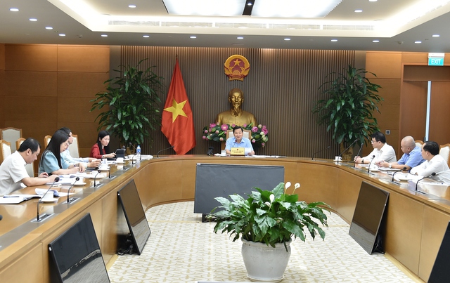 Phó Thủ tướng Lê Minh Khái chủ trì họp triển khai kế hoạch đầu tư công trung hạn - Ảnh 1.