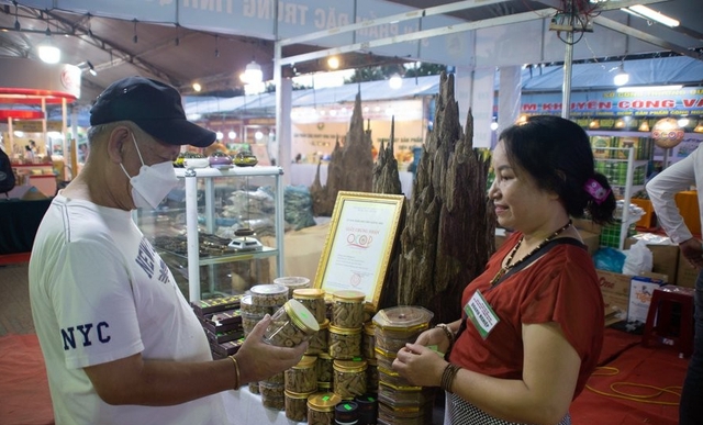 Khai mạc Triển lãm hàng công nghiệp nông thôn tiêu biểu khu vực miền Trung – Tây Nguyên năm 2022 - Ảnh 3. Khai mạc Triển lãm hàng công nghiệp nông thôn tiêu biểu khu vực miền Trung – Tây Nguyên năm 2022 - Ảnh 3.