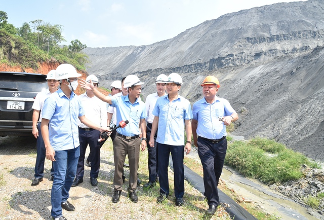 Phó Thủ tướng Lê Minh Khái kiểm tra hai dự án yếu kém tại Lào Cai - Ảnh 5.