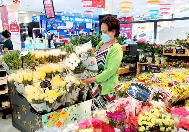 Hàng trăm siêu thị Co.opmart đồng loạt khuyến mãi hàng ngàn sản phẩm hàng Việt - Ảnh 1.