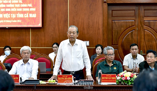 Nguyên Phó Thủ tướng Trương Hòa Bình làm việc với tỉnh Cà Mau về phương án xây dựng tượng đài 'Chuyến tàu tập kết ra Bắc 1954' - Ảnh 1.