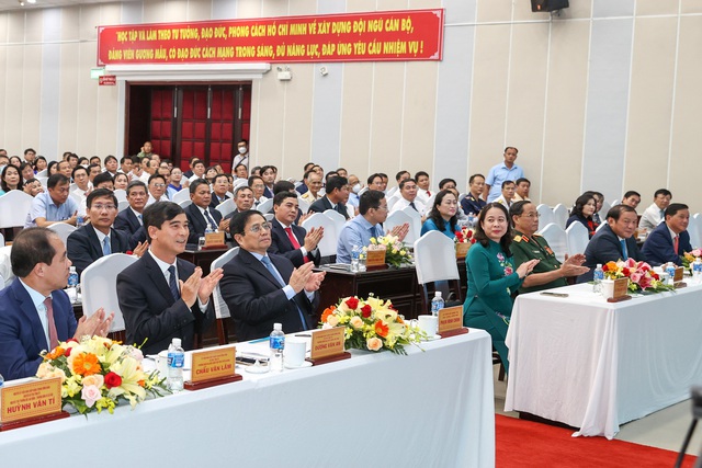 Bình Thuận biến khó khăn thành lợi thế, biến thách thức thành cơ hội để phát triển vượt bậc* - Ảnh 3. Bình Thuận biến khó khăn thành lợi thế, biến thách thức thành cơ hội để phát triển vượt bậc* - Ảnh 3.