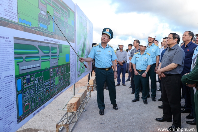 Hình ảnh: Thủ tướng kiểm tra, đôn đốc, tháo gỡ vướng mắc cho dự án sân bay Phan Thiết số 2