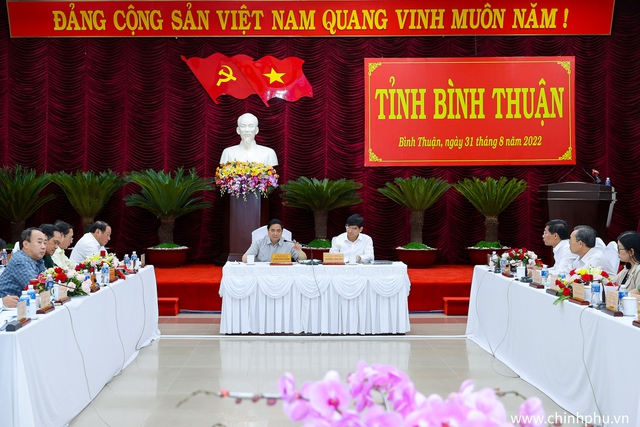 Thủ tướng Phạm Minh Chính làm việc với Ban Thường vụ Tỉnh ủy Bình Thuận - Ảnh 1.