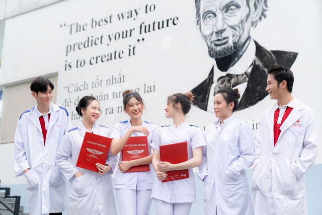 Trường đại học quốc tế đầu tiên đào tạo bác sĩ y học cổ truyền - Ảnh 2.