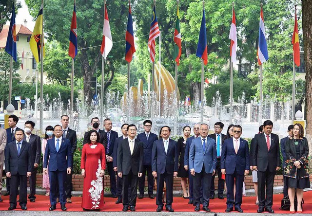 Lễ thượng cờ kỷ niệm 55 năm thành lập ASEAN - Ảnh 6.