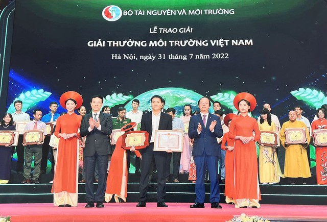Cụm Trang trại bò sữa Vinamilk Đà Lạt được vinh dnah tại giải thưởng môi trường Việt Nam - Ảnh 1.