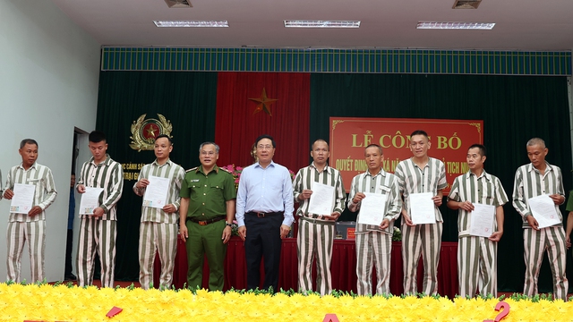 Công bố quyết định đặc xá của Chủ tịch nước tại Trại giam Vĩnh Quang - Ảnh 3.