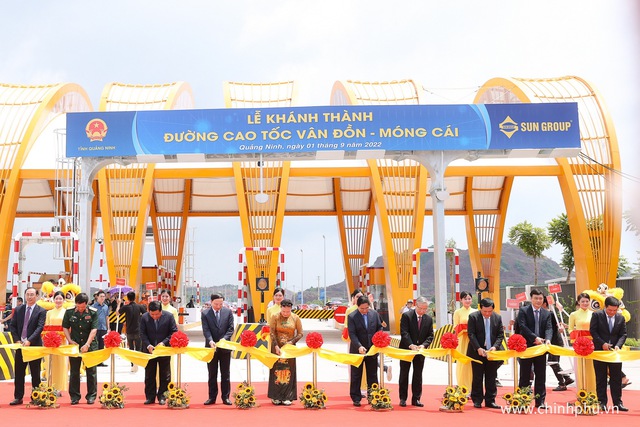 Chùm ảnh: Thủ tướng dự lễ khánh thành cao tốc Vân Đồn-Móng Cái - Ảnh 6.