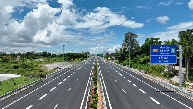 Chính thức thông xe toàn tuyến cao tốc dài nhất Việt Nam - Ảnh 6.