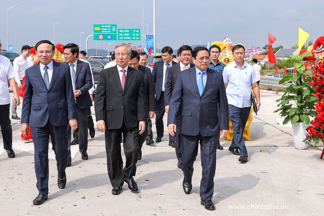 Chùm ảnh: Thủ tướng dự lễ khánh thành cao tốc Vân Đồn-Móng Cái - Ảnh 1.