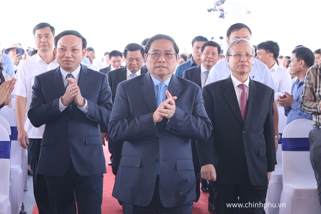 Chùm ảnh: Thủ tướng dự lễ khánh thành cao tốc Vân Đồn-Móng Cái - Ảnh 2.