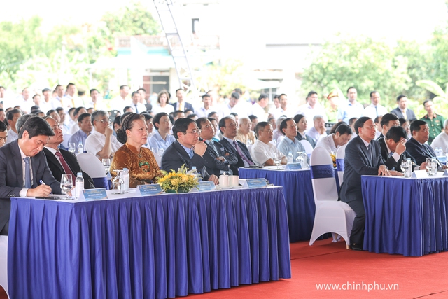 Chùm ảnh: Thủ tướng dự lễ khánh thành cao tốc Vân Đồn-Móng Cái - Ảnh 3.