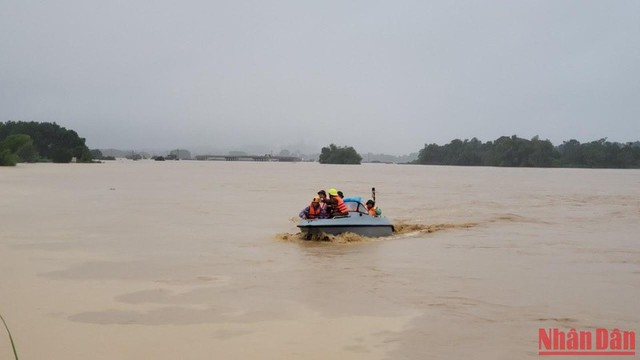 Nhiều địa phương khẩn trương khắc phục hậu quả mưa lũ - Ảnh 6.
